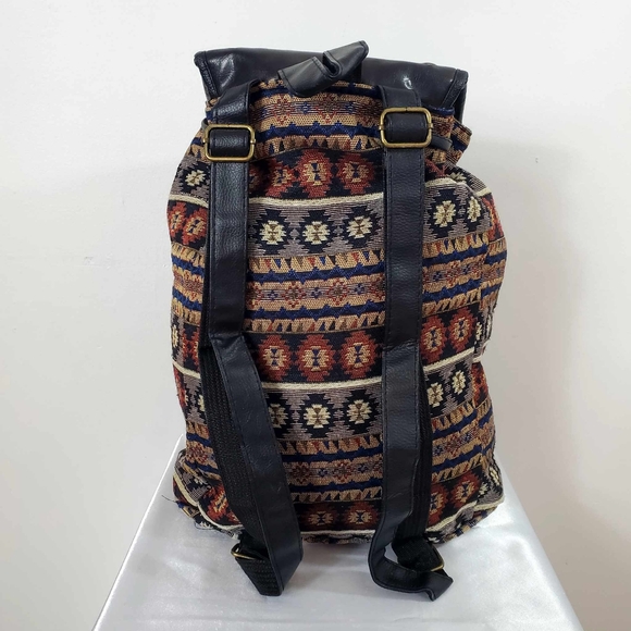 Vintage faux leather backpack - Picture 2 of 11